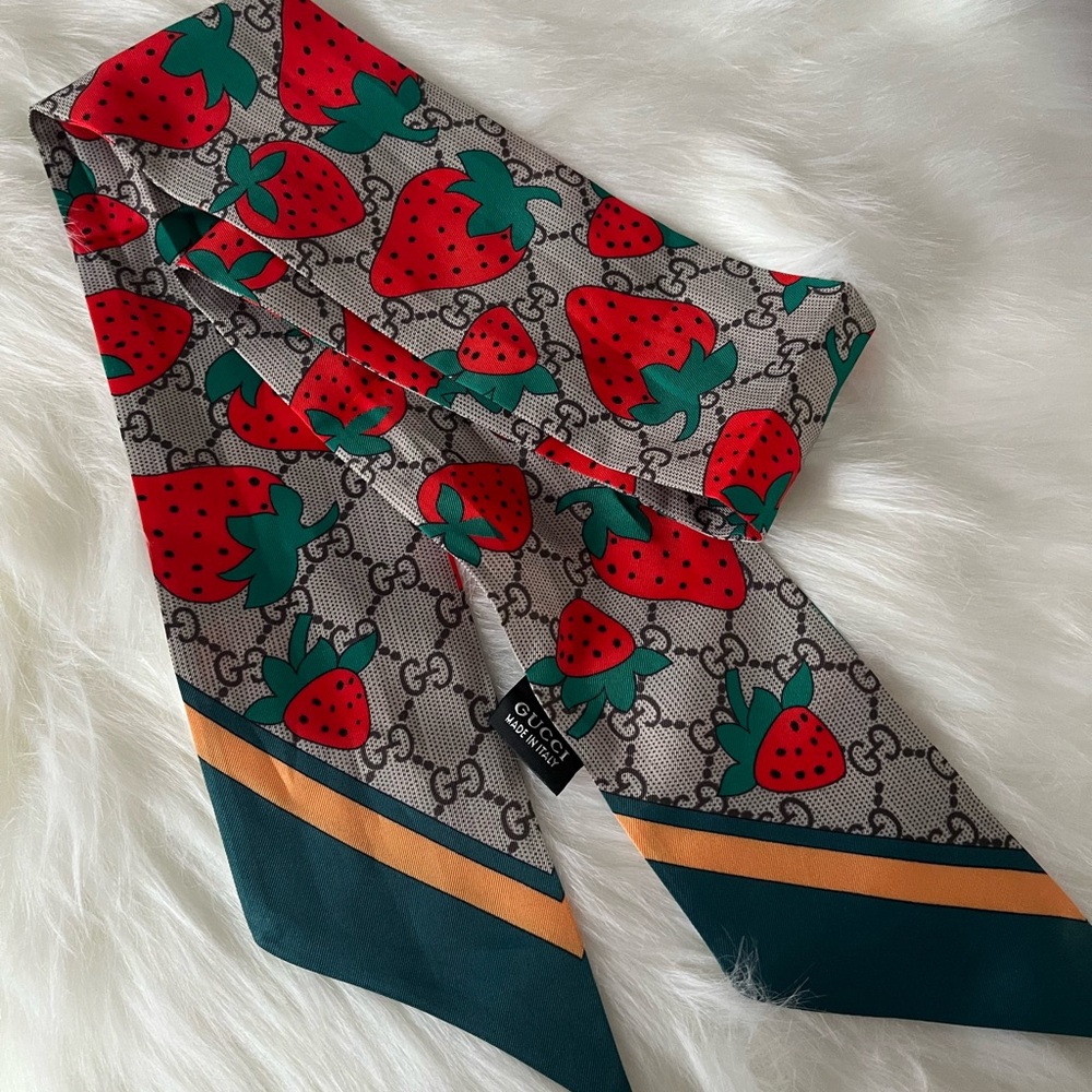 Silk neck bow